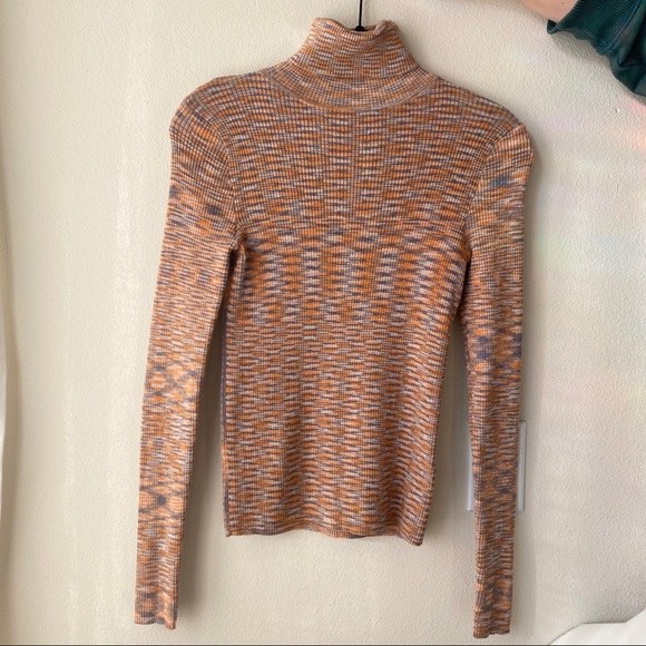 Urban Outfitters Turtle Neck - Picture 3 of 4